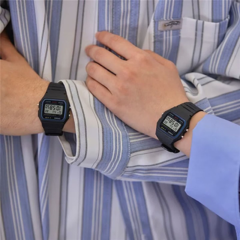 Casio F-91W-1 Модные ретро-час – обзор и цена Watch Display Pillow